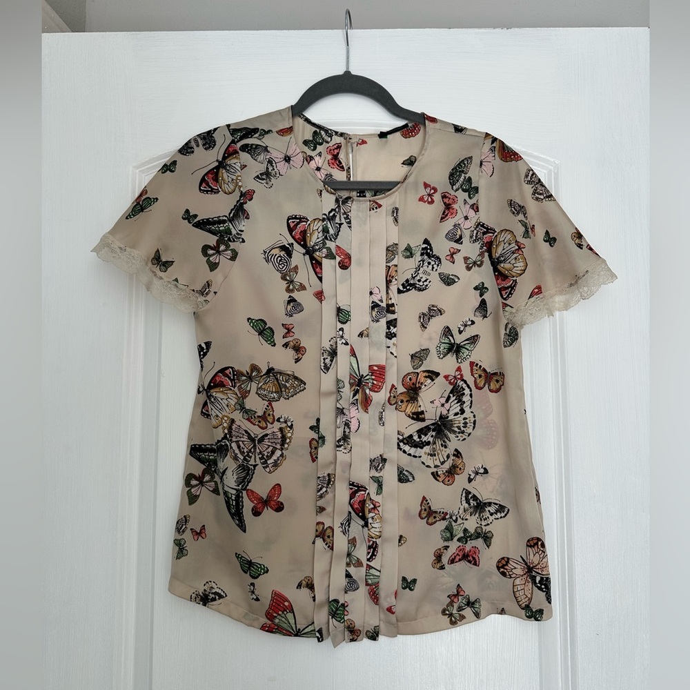 Chic Butterfly Print Blouse